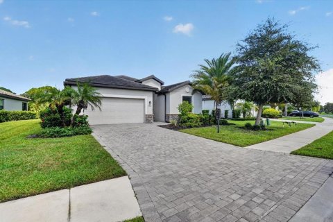 Villa ou maison à louer à Bradenton, Floride: 4 chambres, 188.78 m2 № 2385850 - photo 4