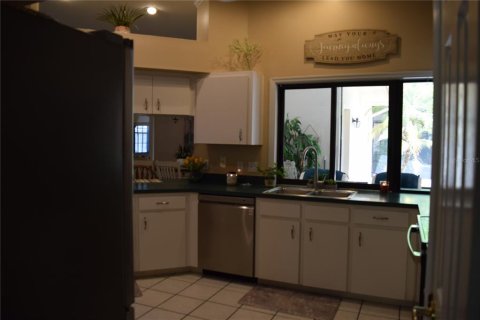 House in Lakeland, Florida 4 bedrooms, 295.71 sq.m. № 1656939 - photo 7