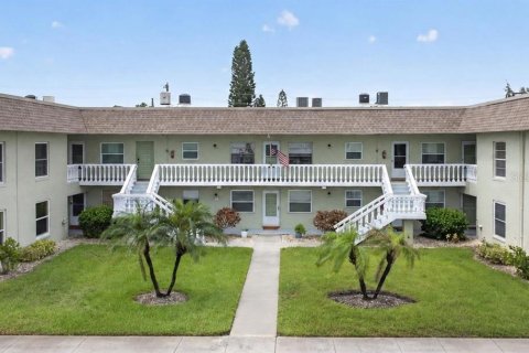 Condominio en Tarpon Springs, Florida, 2 dormitorios № 2210145