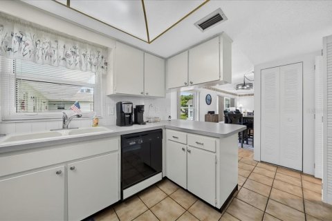 Купить кондоминиум в Тарпон-Спрингс, Флорида 6 комнат, 80.92м2, № 2210145 - фото 14