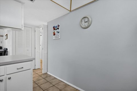Купить кондоминиум в Тарпон-Спрингс, Флорида 6 комнат, 80.92м2, № 2210145 - фото 16