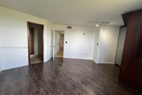 Купить кондоминиум в Майами, Флорида 2 спальни, 99.13м2, № 2069448 - фото 16