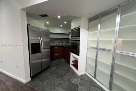 Купить кондоминиум в Майами, Флорида 2 спальни, 99.13м2, № 2069448 - фото 4
