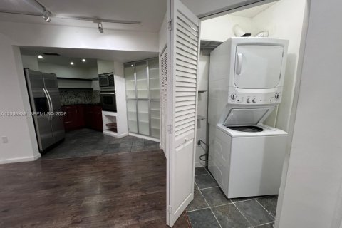 Купить кондоминиум в Майами, Флорида 2 спальни, 99.13м2, № 2069448 - фото 3