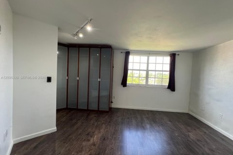 Купить кондоминиум в Майами, Флорида 2 спальни, 99.13м2, № 2069448 - фото 17