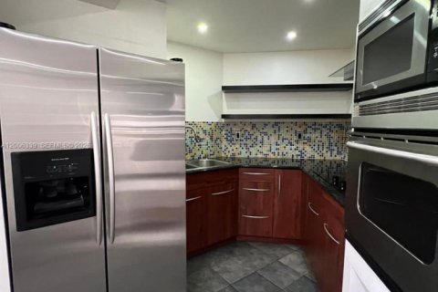Купить кондоминиум в Майами, Флорида 2 спальни, 99.13м2, № 2069448 - фото 6