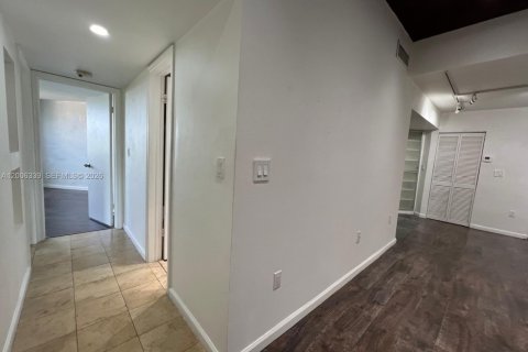 Купить кондоминиум в Майами, Флорида 2 спальни, 99.13м2, № 2069448 - фото 11