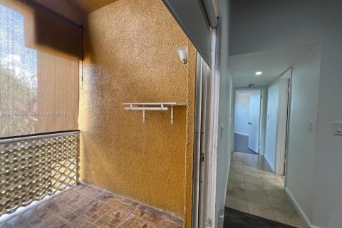 Купить кондоминиум в Майами, Флорида 2 спальни, 99.13м2, № 2069448 - фото 25