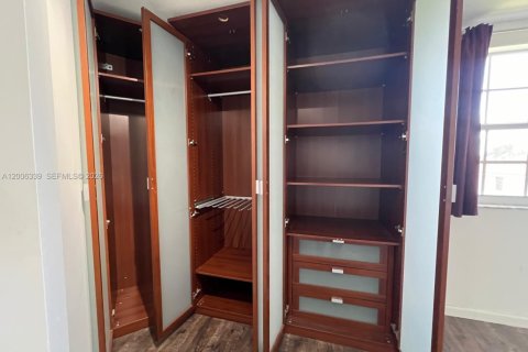 Купить кондоминиум в Майами, Флорида 2 спальни, 99.13м2, № 2069448 - фото 18