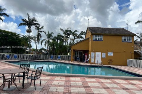 Кондоминиум с 2 спальнями в Майами, Флорида № 2069448