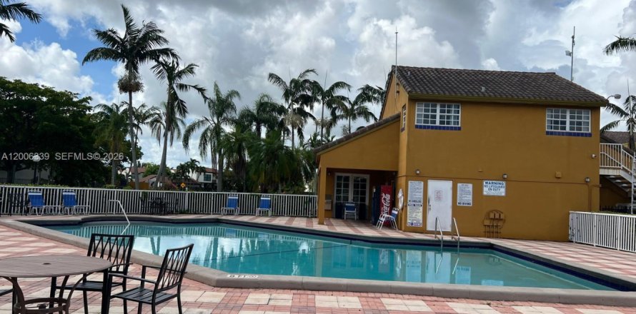 Кондоминиум с 2 спальнями в Майами, Флорида № 2069448