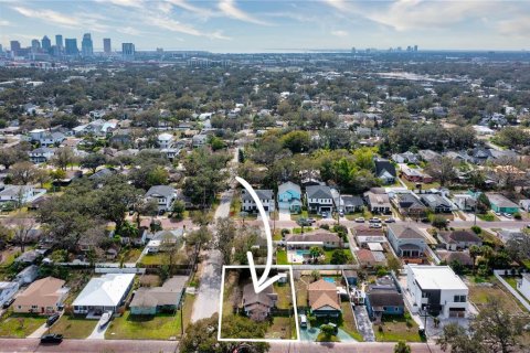House in Tampa, Florida 4 bedrooms, 301.93 sq.m. № 1513225 - photo 8