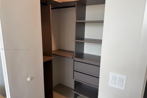Condominio en alquiler en Miami, Florida, 2 dormitorios, 85.93 m2 № 2342772 - foto 9
