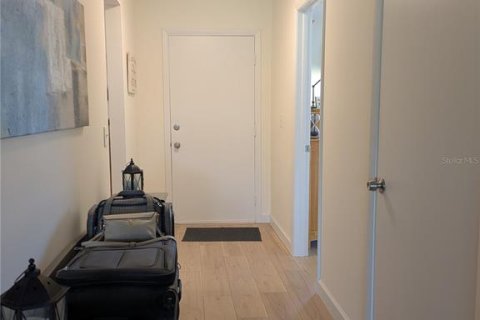 Condo in Sarasota, Florida, 2 bedrooms  № 1819605 - photo 9