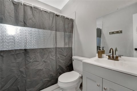 Casa en venta en Fort Lauderdale, Florida, 3 dormitorios, 76.64 m2 № 1951887 - foto 11