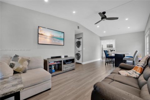 Casa en venta en Fort Lauderdale, Florida, 3 dormitorios, 76.64 m2 № 1951887 - foto 1