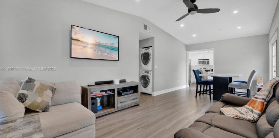Casa en Fort Lauderdale, Florida 3 dormitorios, 76.64 m2 № 1951887