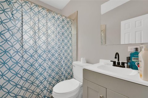 Casa en venta en Fort Lauderdale, Florida, 3 dormitorios, 76.64 m2 № 1951887 - foto 13