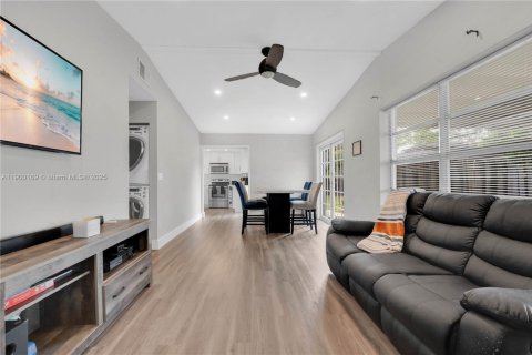 Casa en venta en Fort Lauderdale, Florida, 3 dormitorios, 76.64 m2 № 1951887 - foto 4