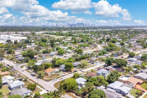 Casa en venta en Fort Lauderdale, Florida, 3 dormitorios, 76.64 m2 № 1951887 - foto 28