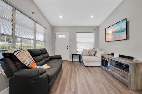 Casa en venta en Fort Lauderdale, Florida, 3 dormitorios, 76.64 m2 № 1951887 - foto 5