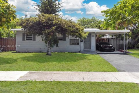 Casa en venta en Fort Lauderdale, Florida, 3 dormitorios, 76.64 m2 № 1951887 - foto 2