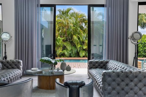 House in North Miami Beach, Florida 6 bedrooms, 490.34 sq.m. № 2189682 - photo 14