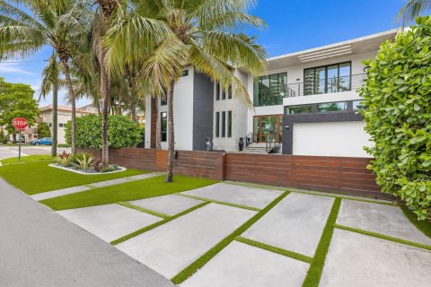 House in North Miami Beach, Florida 6 bedrooms, 490.34 sq.m. № 2189682 - photo 6