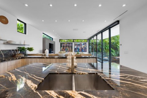 House in North Miami Beach, Florida 6 bedrooms, 490.34 sq.m. № 2189682 - photo 26