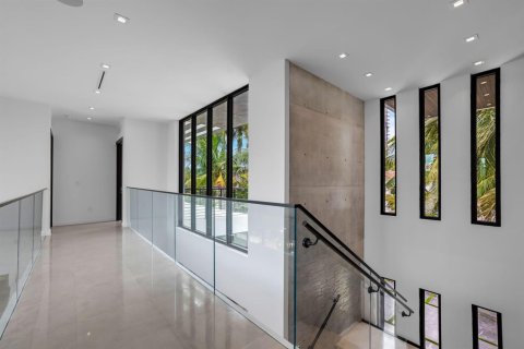 House in North Miami Beach, Florida 6 bedrooms, 490.34 sq.m. № 2189682 - photo 21