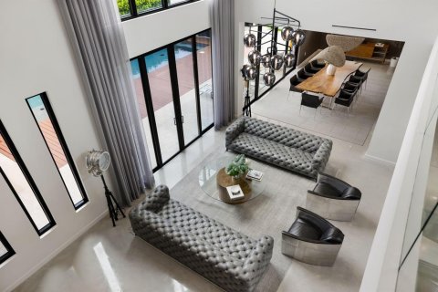 House in North Miami Beach, Florida 6 bedrooms, 490.34 sq.m. № 2189682 - photo 19