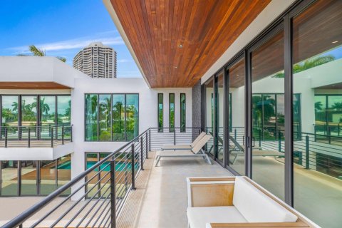 House in North Miami Beach, Florida 6 bedrooms, 490.34 sq.m. № 2189682 - photo 7