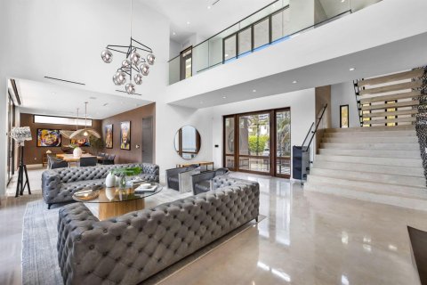 House in North Miami Beach, Florida 6 bedrooms, 490.34 sq.m. № 2189682 - photo 17