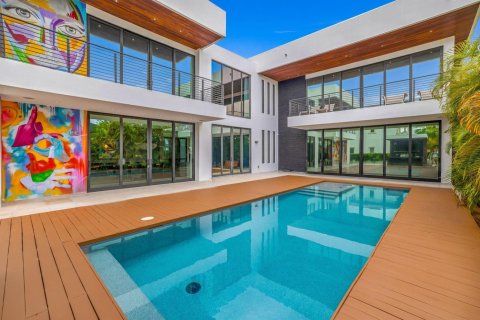 House in North Miami Beach, Florida 6 bedrooms, 490.34 sq.m. № 2189682 - photo 5