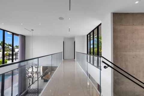 House in North Miami Beach, Florida 6 bedrooms, 490.34 sq.m. № 2189682 - photo 18