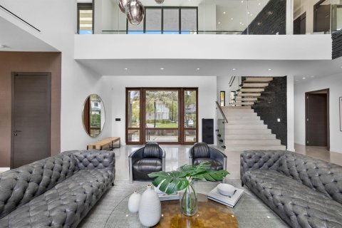 House in North Miami Beach, Florida 6 bedrooms, 490.34 sq.m. № 2189682 - photo 9