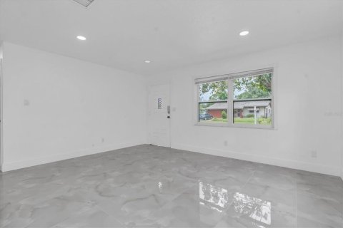 Casa en venta en Saint Petersburg, Florida, 2 dormitorios, 90.3 m2 № 1857713 - foto 4