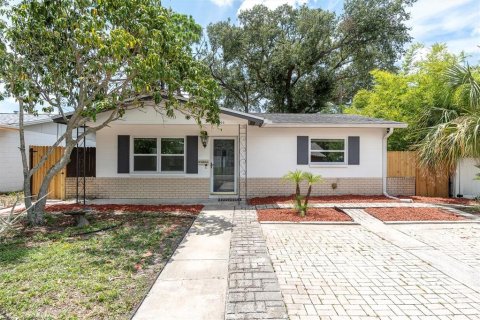 Casa en venta en Saint Petersburg, Florida, 2 dormitorios, 90.3 m2 № 1857713 - foto 1