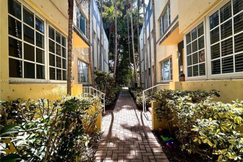 Copropriété à vendre à Miami Beach, Floride: 2 chambres, 95.13 m2 № 1776395 - photo 13