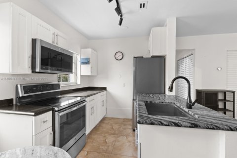Copropriété à vendre à Miami Beach, Floride: 2 chambres, 95.13 m2 № 1776395 - photo 5