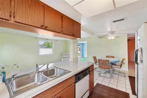Villa ou maison à vendre à Port Richey, Floride: 2 chambres, 118.45 m2 № 1720896 - photo 9