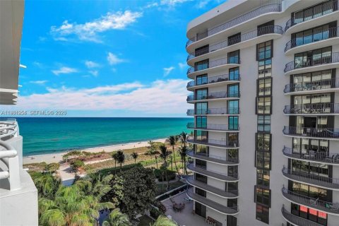 Condo in Surfside, Florida, 1 bedroom  № 2043208