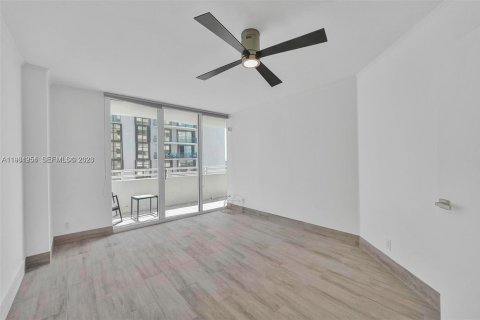 Condo in Surfside, Florida, 1 bedroom  № 2043208 - photo 12