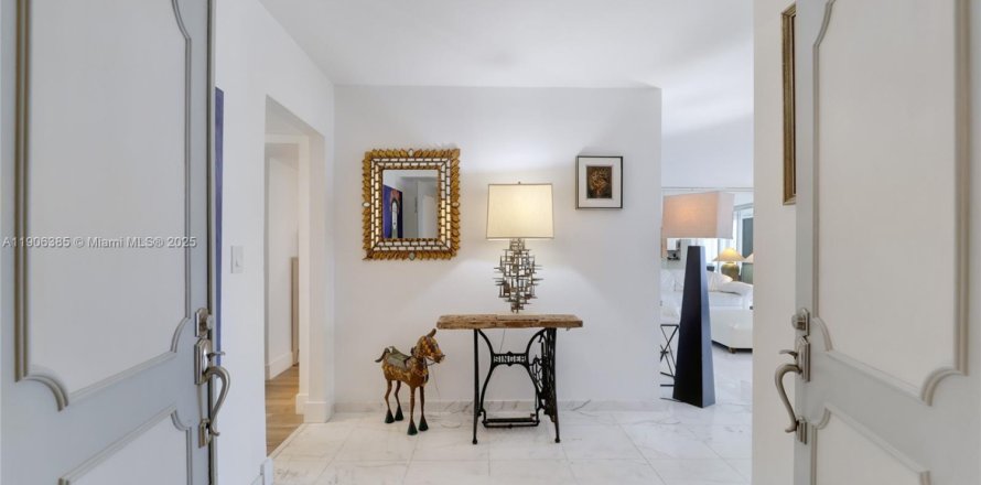 Condo in Key Biscayne, Florida, 2 bedrooms  № 1956929