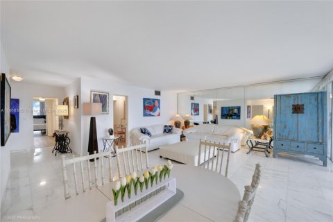 Condo in Key Biscayne, Florida, 2 bedrooms  № 1956929 - photo 6