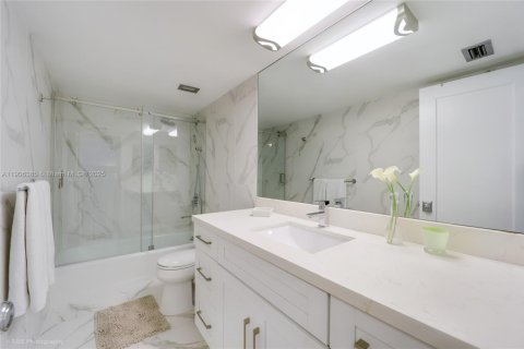 Condo in Key Biscayne, Florida, 2 bedrooms  № 1956929 - photo 14