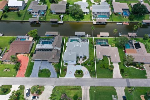 House in Palm Coast, Florida 4 bedrooms, 254.37 sq.m. № 2238045 - photo 14