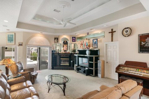 House in Palm Coast, Florida 4 bedrooms, 254.37 sq.m. № 2238045 - photo 6