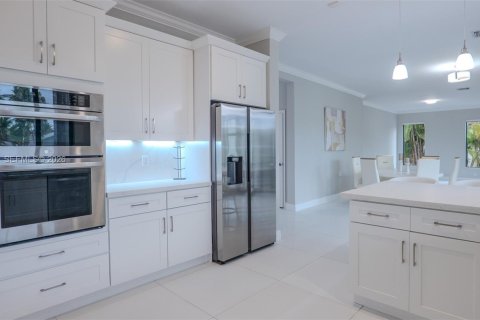 House in Miramar, Florida 5 bedrooms, 395.95 sq.m. № 2007059 - photo 17