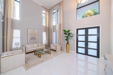 House in Miramar, Florida 5 bedrooms, 395.95 sq.m. № 2007059 - photo 5